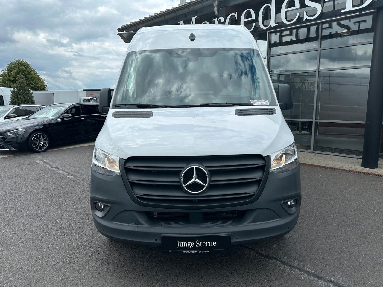 Mercedes-Benz Sprinter 317 CDI 3665 9G Klima 360 SHZ Tempomat - Furgon: 2 kép. Mercedes-Benz Sprinter 317 CDI 3665 9G Klima 360 SHZ Tempomat - Furgon: 2 kép.