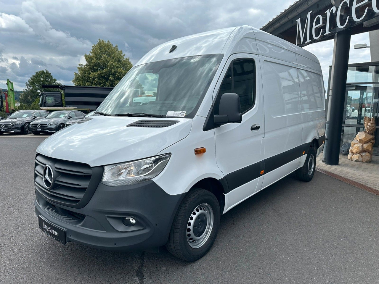 Mercedes-Benz Sprinter 317 CDI 3665 9G Klima 360 SHZ Tempomat - Furgon: 3 kép. Mercedes-Benz Sprinter 317 CDI 3665 9G Klima 360 SHZ Tempomat - Furgon: 3 kép.