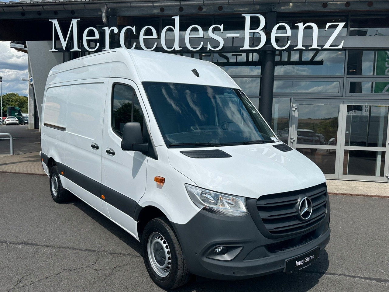 Mercedes-Benz Sprinter 317 CDI 3665 Klima 360 SHZ Tempomat - Furgon: 1 kép. Mercedes-Benz Sprinter 317 CDI 3665 Klima 360 SHZ Tempomat - Furgon: 1 kép.