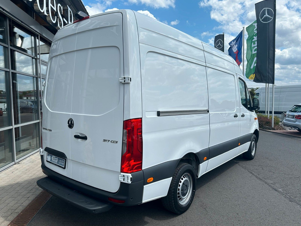 Mercedes-Benz Sprinter 317 CDI 3665 Klima 360 SHZ Tempomat - Furgon: 4 kép. Mercedes-Benz Sprinter 317 CDI 3665 Klima 360 SHZ Tempomat - Furgon: 4 kép.