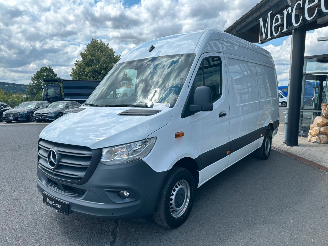 Mercedes-Benz Sprinter 317 CDI 3665 Klima 360 SHZ Tempomat - Furgon: 3 kép. Mercedes-Benz Sprinter 317 CDI 3665 Klima 360 SHZ Tempomat - Furgon: 3 kép.