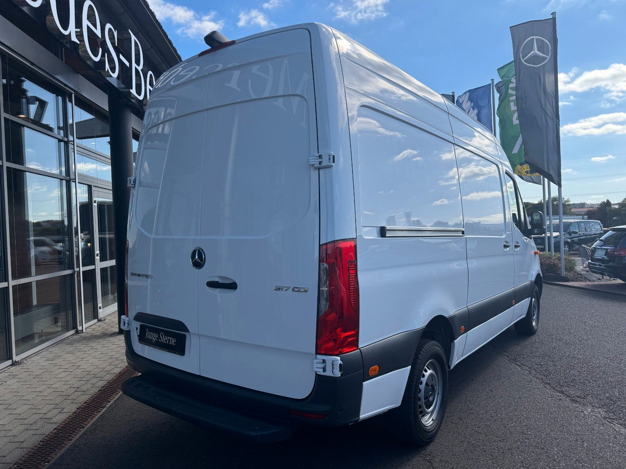 Mercedes-Benz Sprinter 317 CDI 3665 Klima 360 Schwing SHZ - Furgon: 4 kép. Mercedes-Benz Sprinter 317 CDI 3665 Klima 360 Schwing SHZ - Furgon: 4 kép.