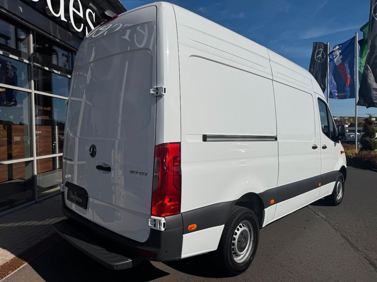 Mercedes-Benz Sprinter 317 CDI 3665 Klima 360 Schwing SHZ - Furgon: 4 kép. Mercedes-Benz Sprinter 317 CDI 3665 Klima 360 Schwing SHZ - Furgon: 4 kép.