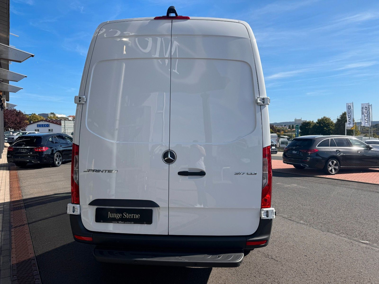 Mercedes-Benz Sprinter 317 CDI 3665 Klima 360 Schwing SHZ - Furgon: 5 kép. Mercedes-Benz Sprinter 317 CDI 3665 Klima 360 Schwing SHZ - Furgon: 5 kép.