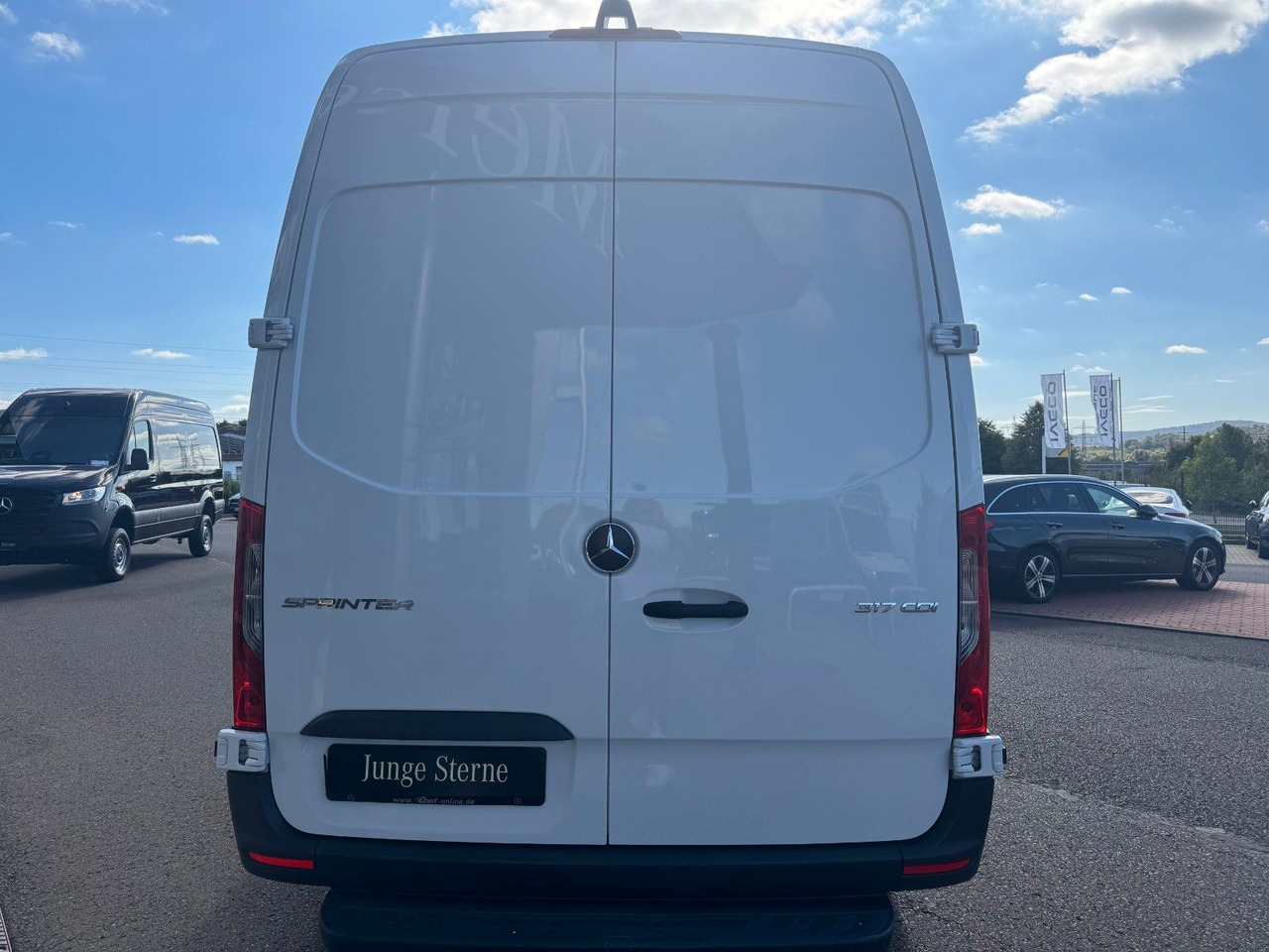 Mercedes-Benz Sprinter 317 CDI 3665 Klima 360 Schwing SHZ - Furgon: 5 kép. Mercedes-Benz Sprinter 317 CDI 3665 Klima 360 Schwing SHZ - Furgon: 5 kép.