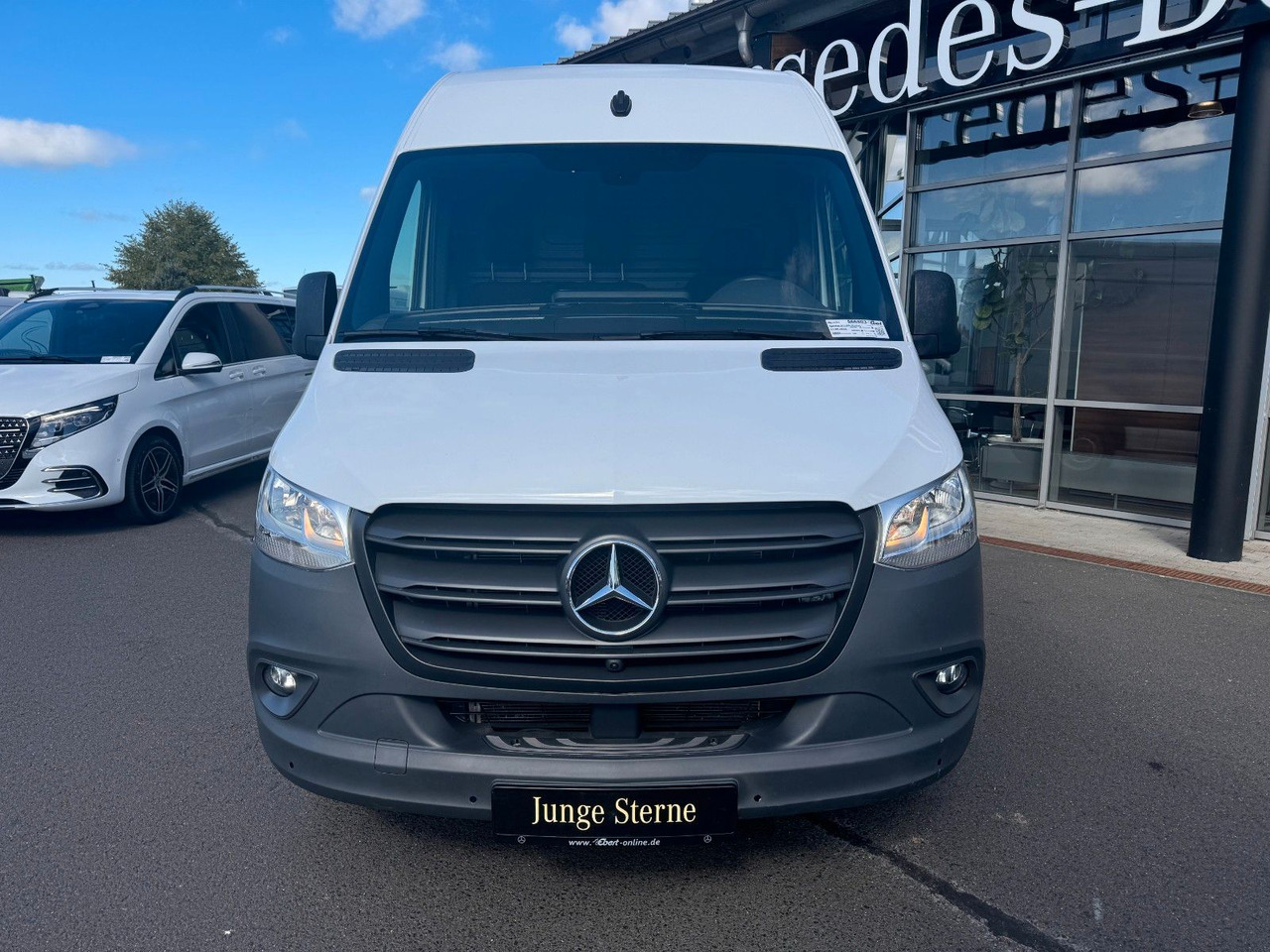 Mercedes-Benz Sprinter 317 CDI 3665 Klima 360 Schwing SHZ - Furgon: 2 kép. Mercedes-Benz Sprinter 317 CDI 3665 Klima 360 Schwing SHZ - Furgon: 2 kép.