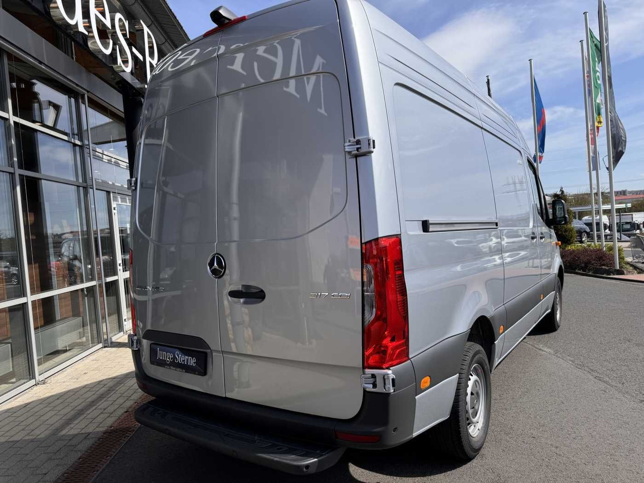 Mercedes-Benz Sprinter 317 CDI 3665 Klima Kamera MBUX Schwing - Furgon: 4 kép. Mercedes-Benz Sprinter 317 CDI 3665 Klima Kamera MBUX Schwing - Furgon: 4 kép.