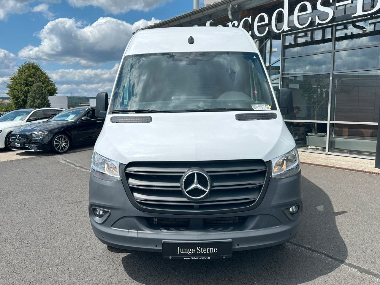 Mercedes-Benz Sprinter 317 CDI 4325 Klima Schwing 360 SHZ Temp - Furgon: 2 kép. Mercedes-Benz Sprinter 317 CDI 4325 Klima Schwing 360 SHZ Temp - Furgon: 2 kép.