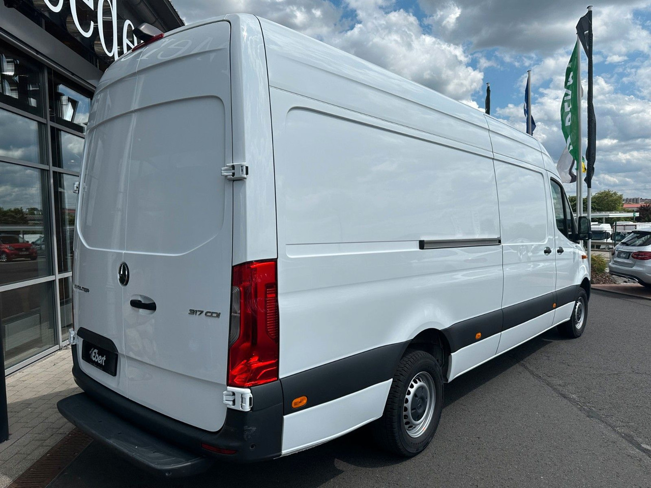 Mercedes-Benz Sprinter 317 CDI 4325 Klima Schwing 360 SHZ Temp - Furgon: 4 kép. Mercedes-Benz Sprinter 317 CDI 4325 Klima Schwing 360 SHZ Temp - Furgon: 4 kép.