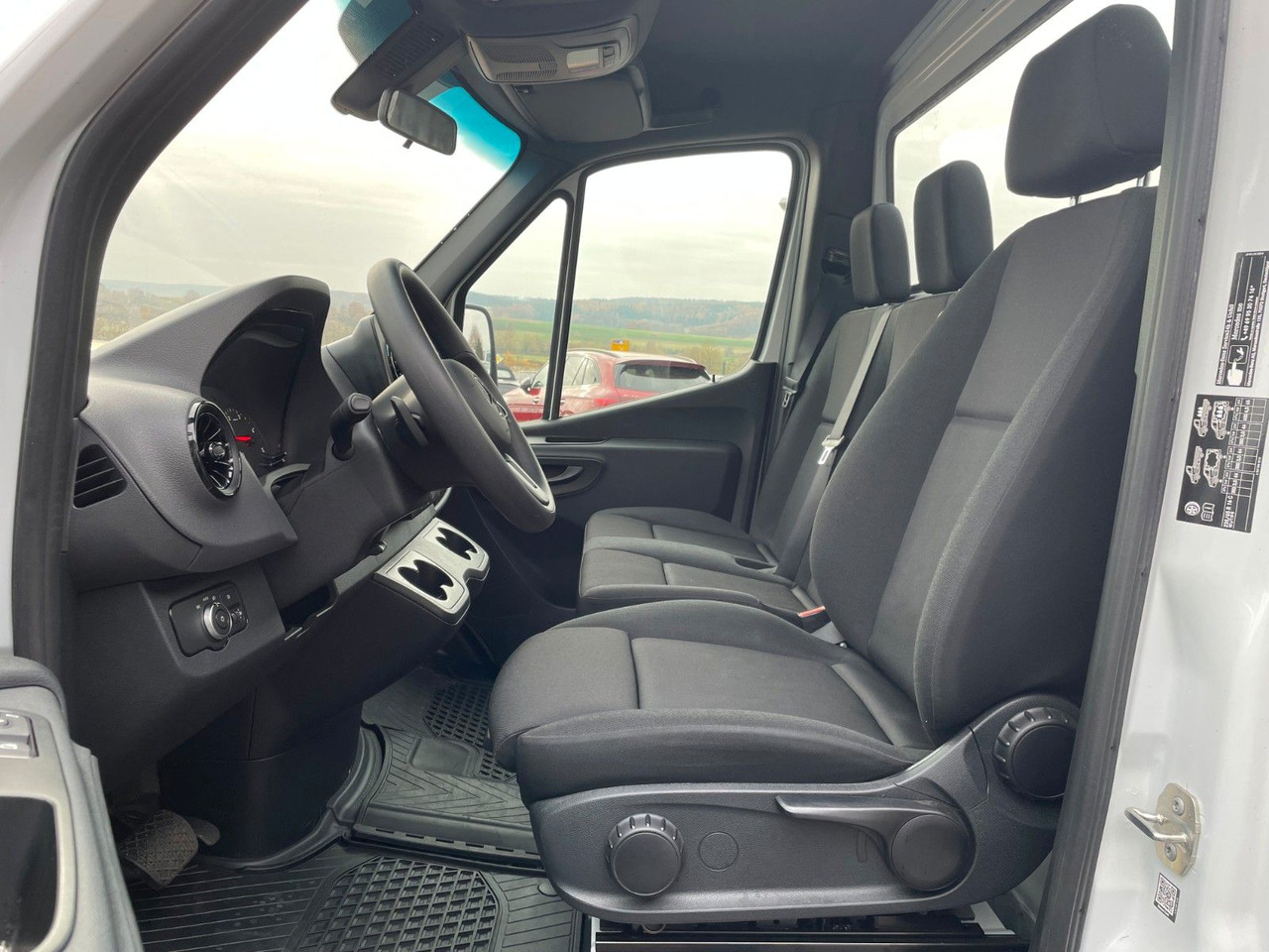 Ponyvás kisteherautó Mercedes-Benz Sprinter 317 CDI 9G 3665 Klima: 9 kép. Ponyvás kisteherautó Mercedes-Benz Sprinter 317 CDI 9G 3665 Klima: 9 kép.