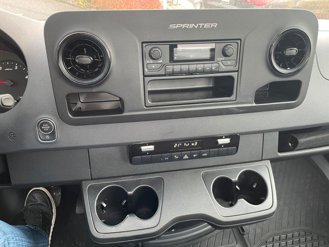 Ponyvás kisteherautó Mercedes-Benz Sprinter 317 CDI 9G 3665 Klima: 13 kép. Ponyvás kisteherautó Mercedes-Benz Sprinter 317 CDI 9G 3665 Klima: 13 kép.