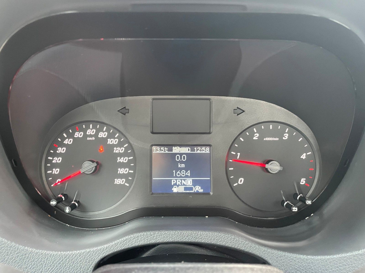 Ponyvás kisteherautó Mercedes-Benz Sprinter 317 CDI 9G 3665 Klima: 16 kép. Ponyvás kisteherautó Mercedes-Benz Sprinter 317 CDI 9G 3665 Klima: 16 kép.