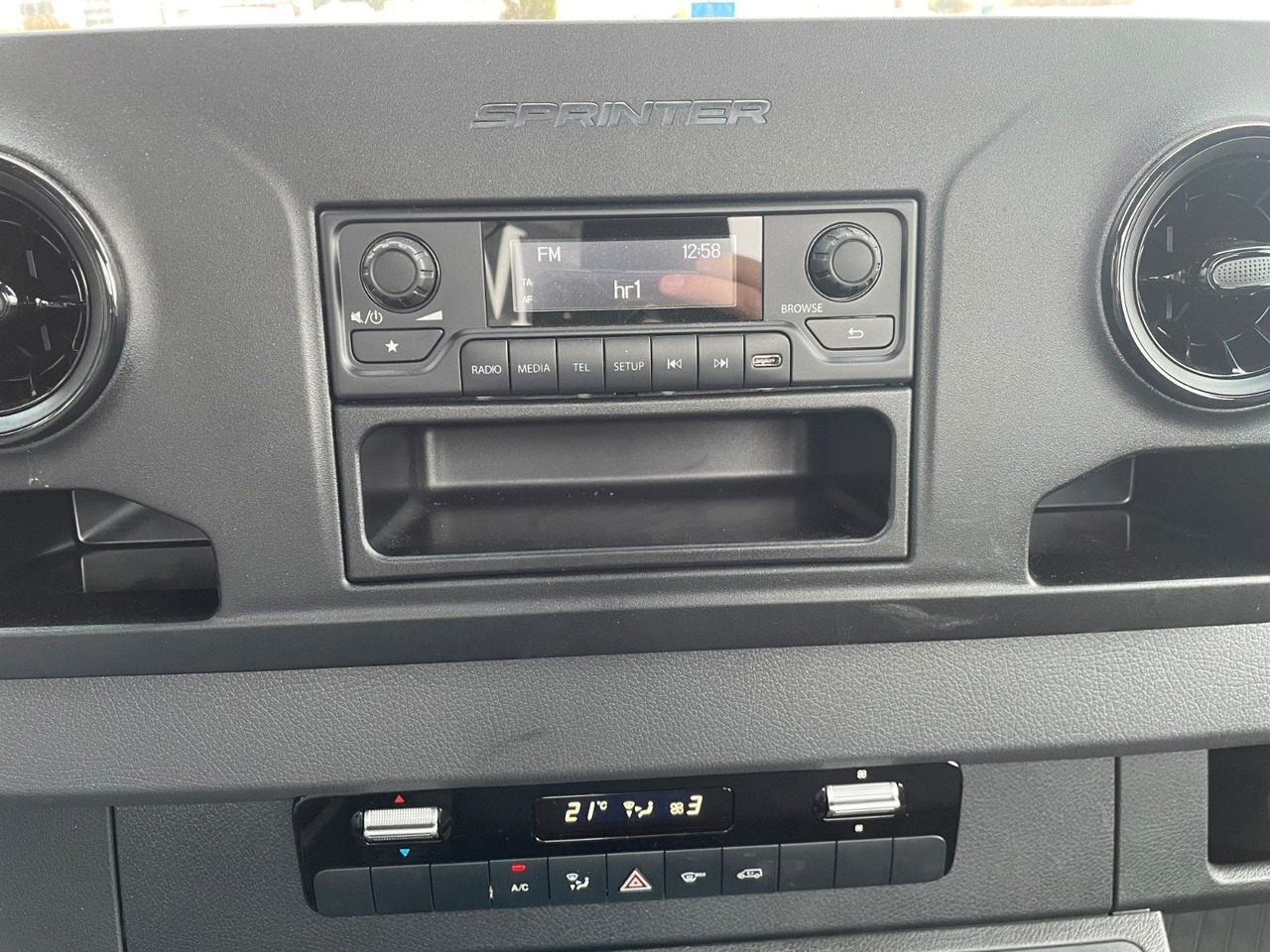 Ponyvás kisteherautó Mercedes-Benz Sprinter 317 CDI 9G 3665 Klima: 14 kép. Ponyvás kisteherautó Mercedes-Benz Sprinter 317 CDI 9G 3665 Klima: 14 kép.