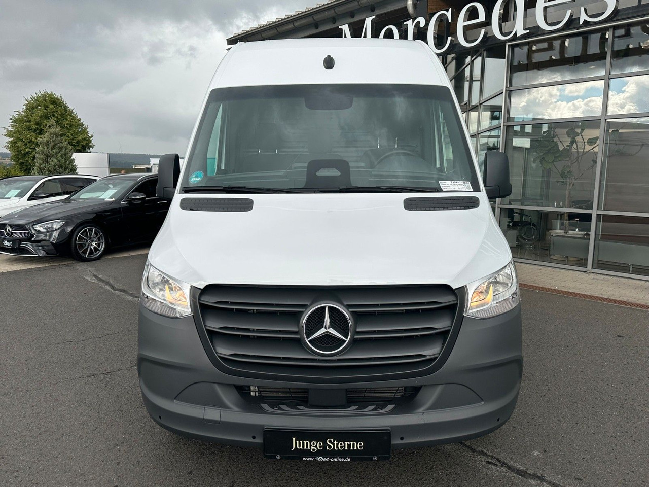 Mercedes-Benz Sprinter 317 CDI 9G 4325 Klima Kamera SHZ AHK - Furgon: 2 kép. Mercedes-Benz Sprinter 317 CDI 9G 4325 Klima Kamera SHZ AHK - Furgon: 2 kép.