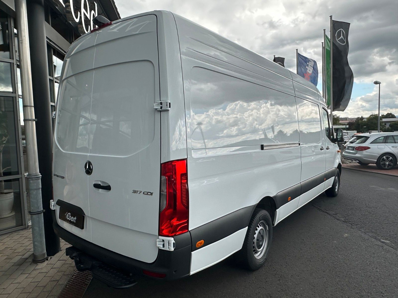 Mercedes-Benz Sprinter 317 CDI 9G 4325 Klima Kamera SHZ AHK - Furgon: 4 kép. Mercedes-Benz Sprinter 317 CDI 9G 4325 Klima Kamera SHZ AHK - Furgon: 4 kép.