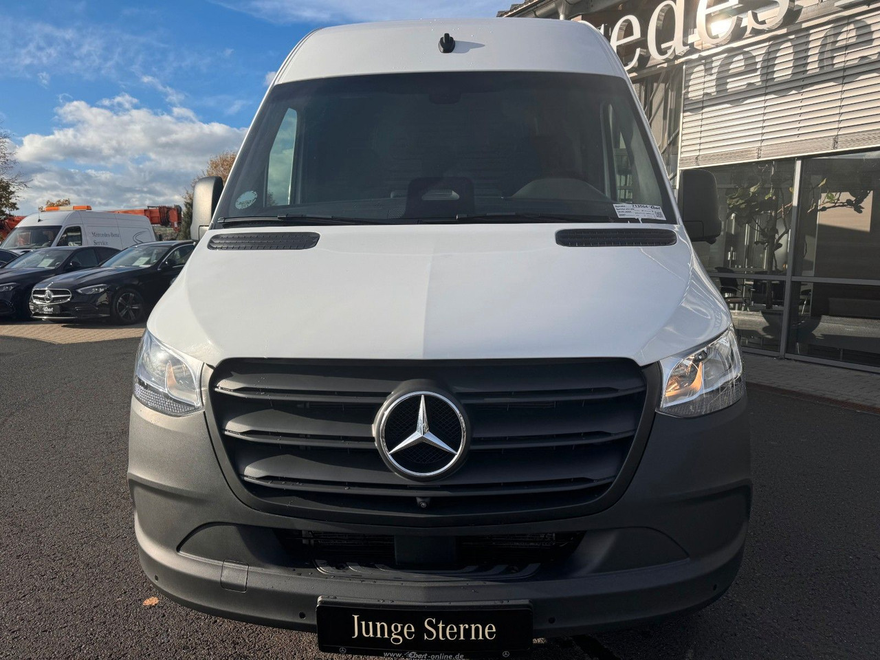 Mercedes-Benz Sprinter 317 CDI Extralang Klima 360 - Furgon: 2 kép. Mercedes-Benz Sprinter 317 CDI Extralang Klima 360 - Furgon: 2 kép.