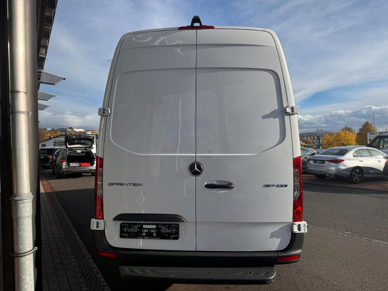 Mercedes-Benz Sprinter 317 CDI Extralang Klima 360 - Furgon: 5 kép. Mercedes-Benz Sprinter 317 CDI Extralang Klima 360 - Furgon: 5 kép.
