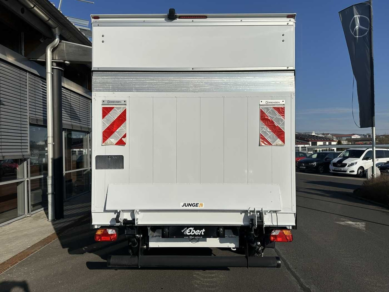 Mercedes-Benz Sprinter 317 CDI Koffer LBW Klima Kamera SHZ - Dobozos kisteherautó: 5 kép. Mercedes-Benz Sprinter 317 CDI Koffer LBW Klima Kamera SHZ - Dobozos kisteherautó: 5 kép.