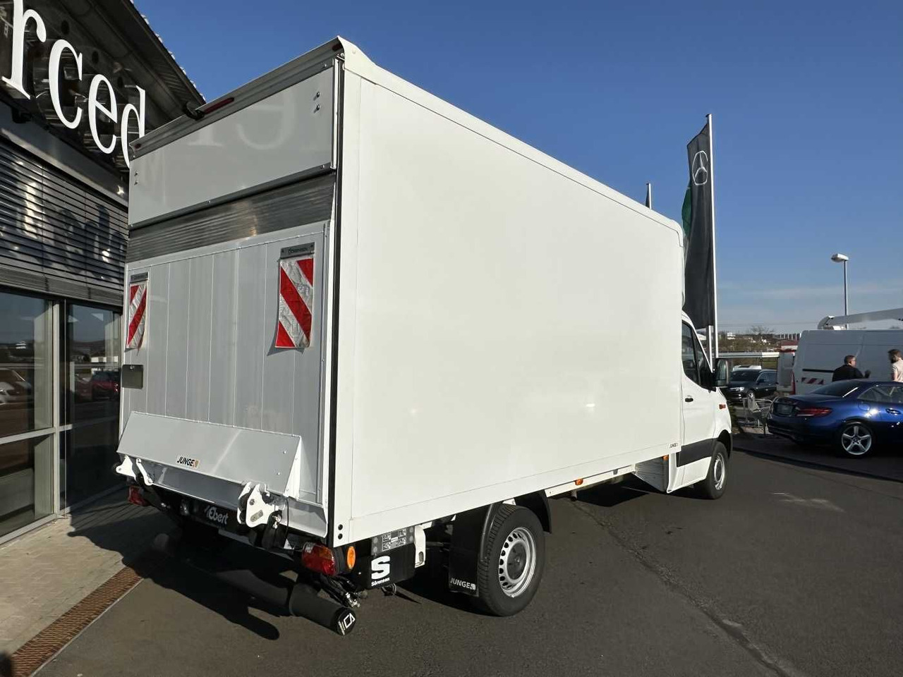 Mercedes-Benz Sprinter 317 CDI Koffer LBW Klima Kamera SHZ - Dobozos kisteherautó: 4 kép. Mercedes-Benz Sprinter 317 CDI Koffer LBW Klima Kamera SHZ - Dobozos kisteherautó: 4 kép.