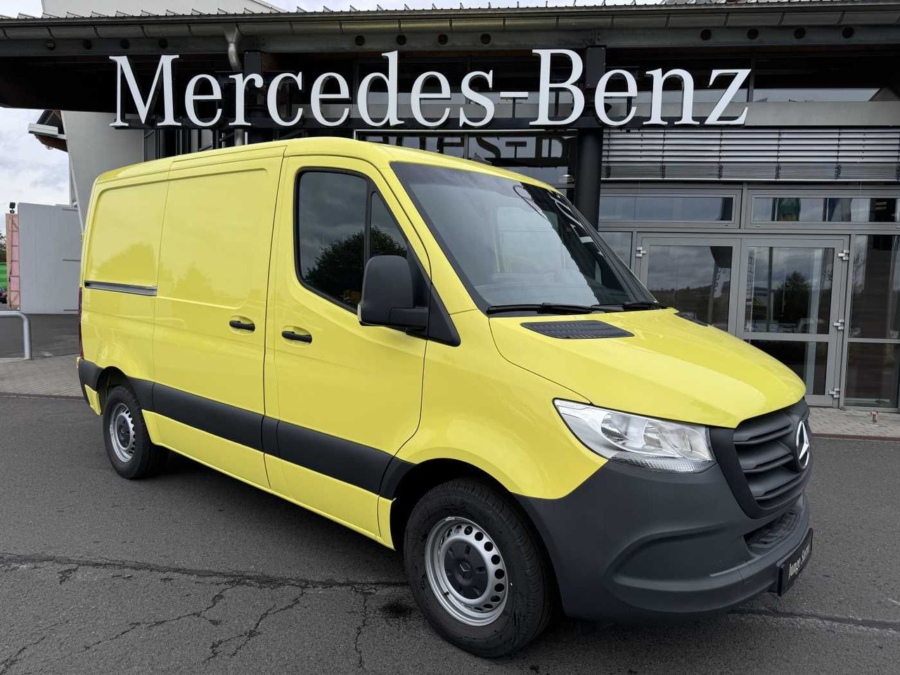 Mercedes-Benz Sprinter 317 CDI Streckenbegleitfahrzeug BF3/BF4 - Kis furgon: 1 kép. Mercedes-Benz Sprinter 317 CDI Streckenbegleitfahrzeug BF3/BF4 - Kis furgon: 1 kép.