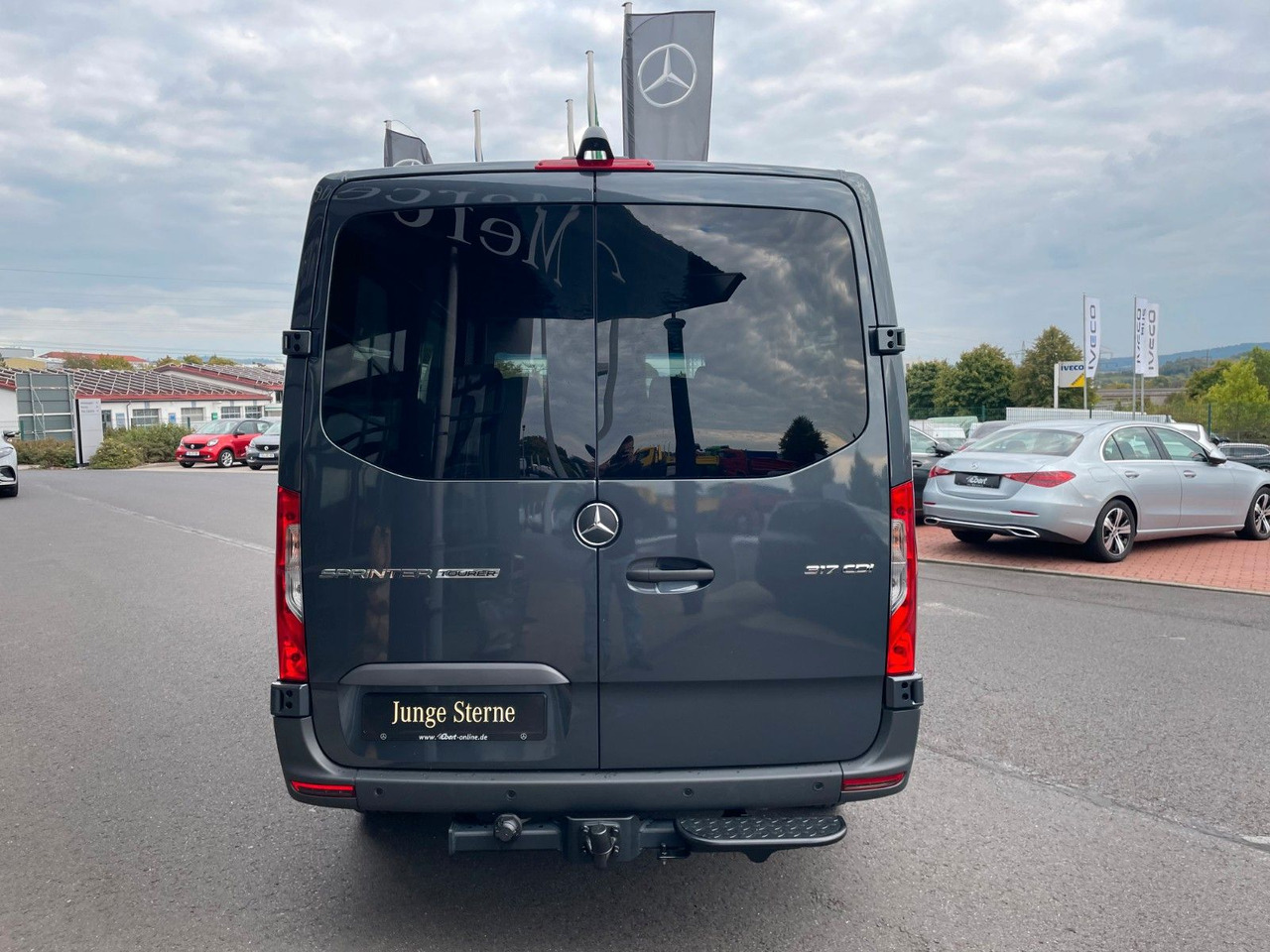Mercedes-Benz Sprinter 317 CDI Tourer 3665 9G Kamera AHK3,5to - Kisbusz: 4 kép. Mercedes-Benz Sprinter 317 CDI Tourer 3665 9G Kamera AHK3,5to - Kisbusz: 4 kép.