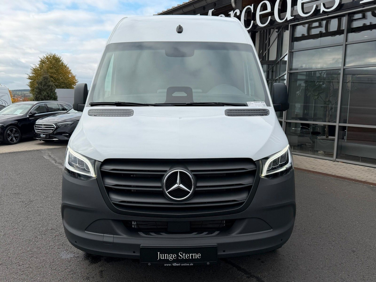 Mercedes-Benz Sprinter 319 CDI 4325 DISTRONIC Klima AHK - Furgon: 2 kép. Mercedes-Benz Sprinter 319 CDI 4325 DISTRONIC Klima AHK - Furgon: 2 kép.