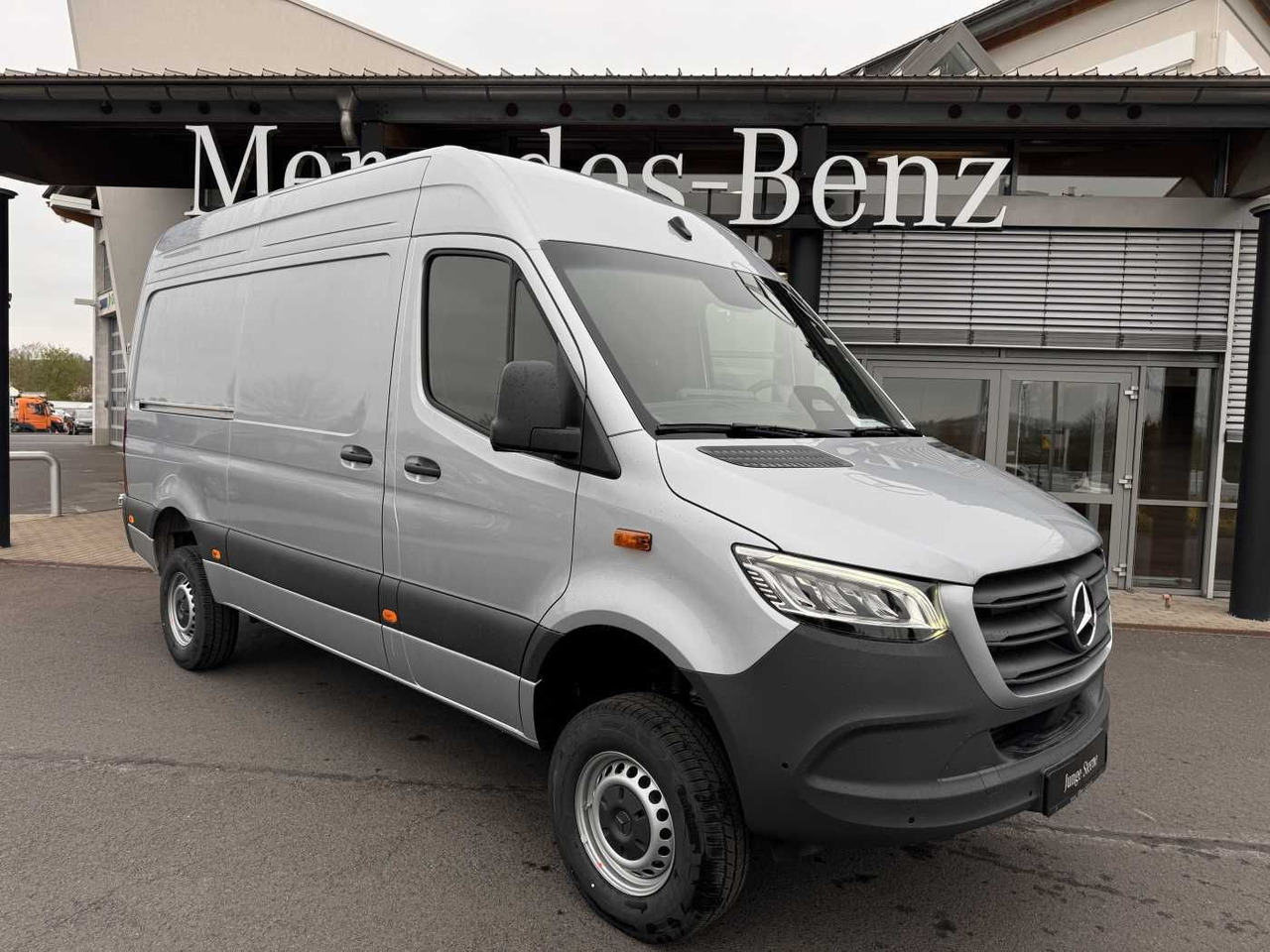 Mercedes-Benz Sprinter 319 CDI 4x4 3665 Klima Standheiz AHK - Furgon: 1 kép. Mercedes-Benz Sprinter 319 CDI 4x4 3665 Klima Standheiz AHK - Furgon: 1 kép.