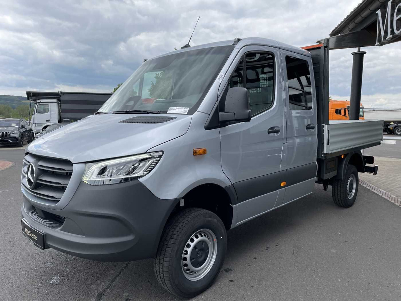 Mercedes-Benz Sprinter 319 CDI 4x4 DoKa Klima Stdheiz AHK LED - Platós kisteherautó: 3 kép. Mercedes-Benz Sprinter 319 CDI 4x4 DoKa Klima Stdheiz AHK LED - Platós kisteherautó: 3 kép.