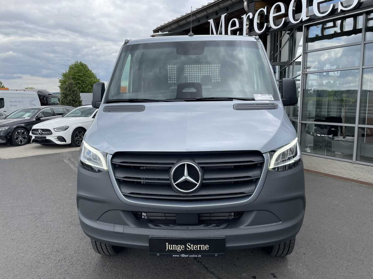Mercedes-Benz Sprinter 319 CDI 4x4 DoKa Klima Stdheiz AHK LED - Platós kisteherautó: 2 kép. Mercedes-Benz Sprinter 319 CDI 4x4 DoKa Klima Stdheiz AHK LED - Platós kisteherautó: 2 kép.
