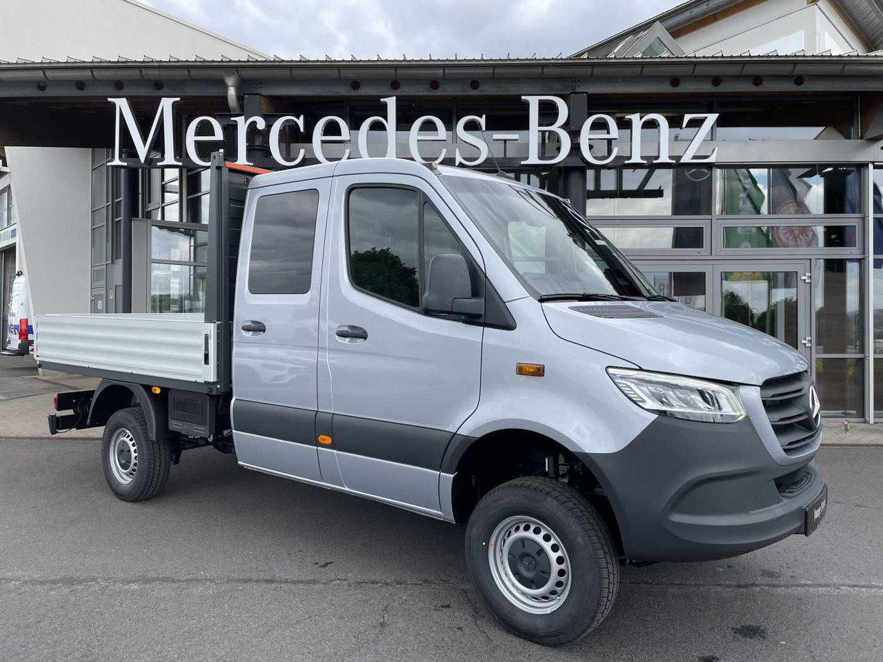Mercedes-Benz Sprinter 319 CDI 4x4 DoKa Klima Stdheiz AHK LED - Platós kisteherautó: 1 kép. Mercedes-Benz Sprinter 319 CDI 4x4 DoKa Klima Stdheiz AHK LED - Platós kisteherautó: 1 kép.
