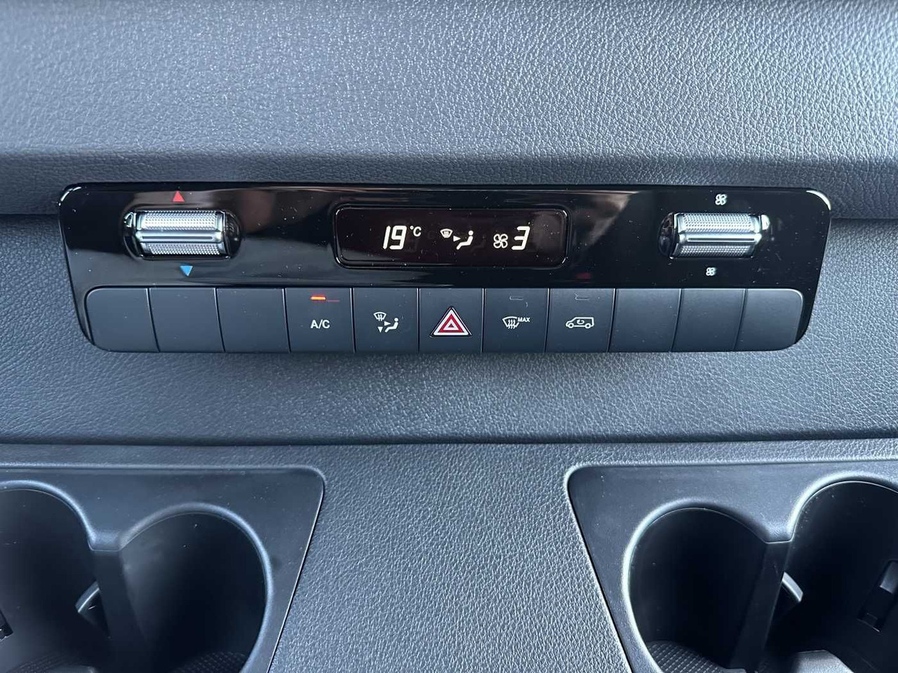 Új Platós kisteherautó, Duplakabinos kisteherautó Mercedes-Benz Sprinter 319 CDI DoKa 3665 4x4 Klima AHK LED: 15 kép.