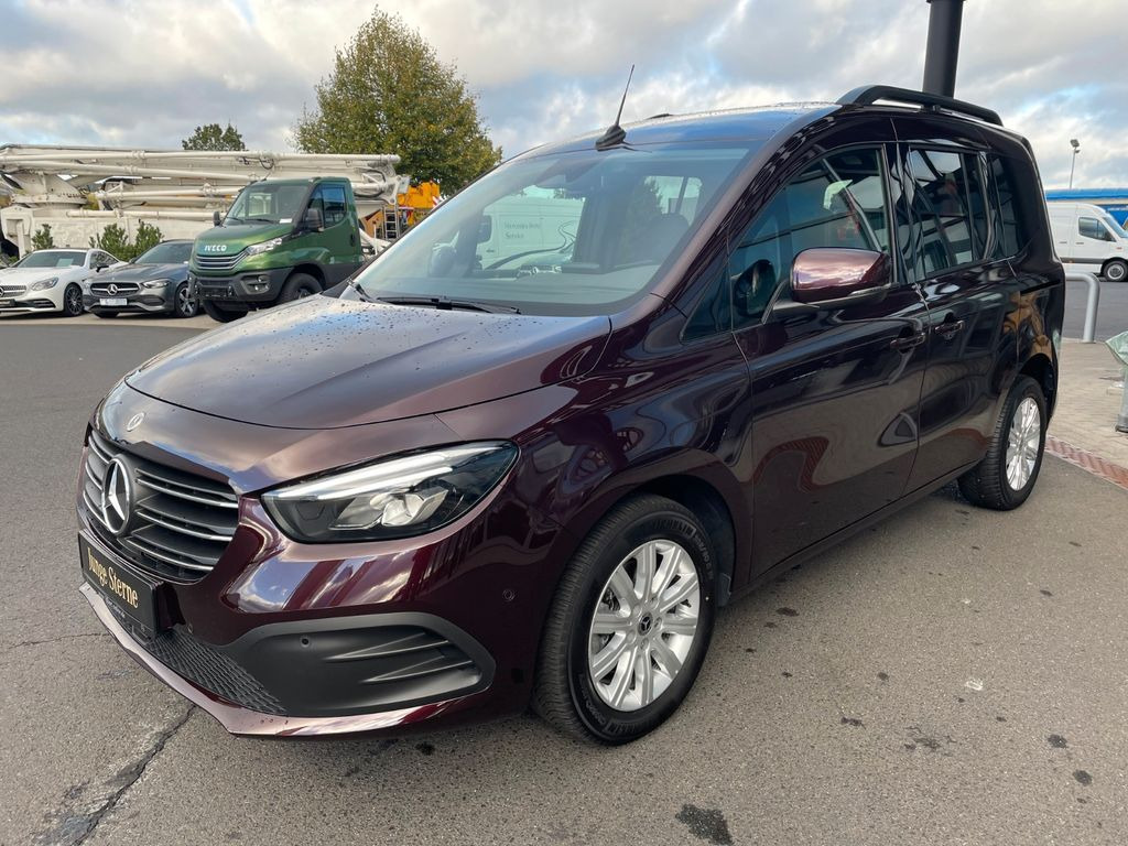 Mercedes-Benz T 180 Power Plus Autom Kamera AHK LED MBUX - Autó: 2 kép. Mercedes-Benz T 180 Power Plus Autom Kamera AHK LED MBUX - Autó: 2 kép.