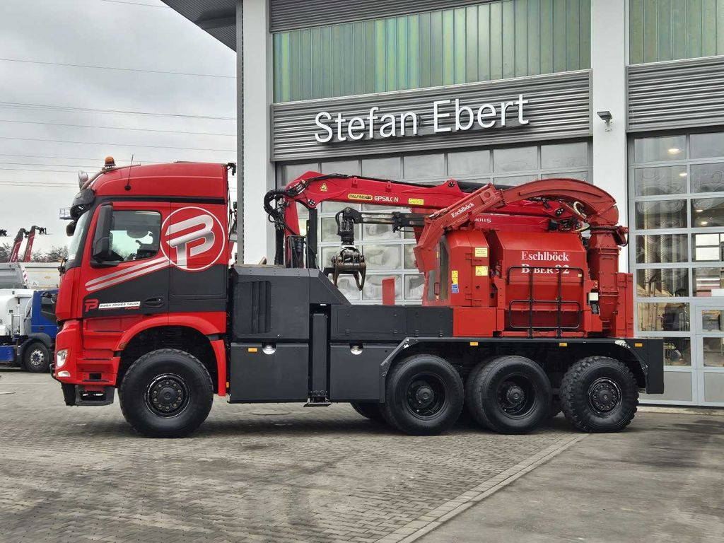 Mercedes-Benz TUROX 8x8 Eschlböck Biber 92 Holzhacker / 1.512h - Rönkszállító teherautó: 2 kép. Mercedes-Benz TUROX 8x8 Eschlböck Biber 92 Holzhacker / 1.512h - Rönkszállító teherautó: 2 kép.