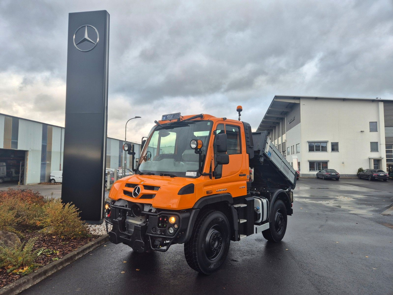 Mercedes-Benz U 218 4x4 Winterdienst, Hydrostat, Zapfwelle - Billenőplatós teherautó: 1 kép. Mercedes-Benz U 218 4x4 Winterdienst, Hydrostat, Zapfwelle - Billenőplatós teherautó: 1 kép.