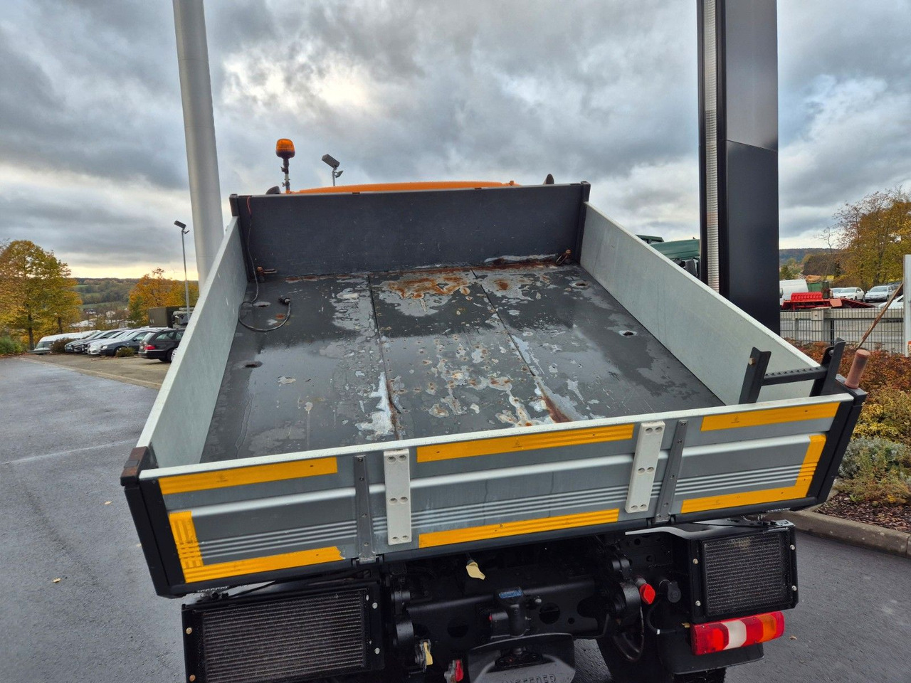 Mercedes-Benz U 218 4x4 Winterdienst, Hydrostat, Zapfwelle - Billenőplatós teherautó: 5 kép. Mercedes-Benz U 218 4x4 Winterdienst, Hydrostat, Zapfwelle - Billenőplatós teherautó: 5 kép.