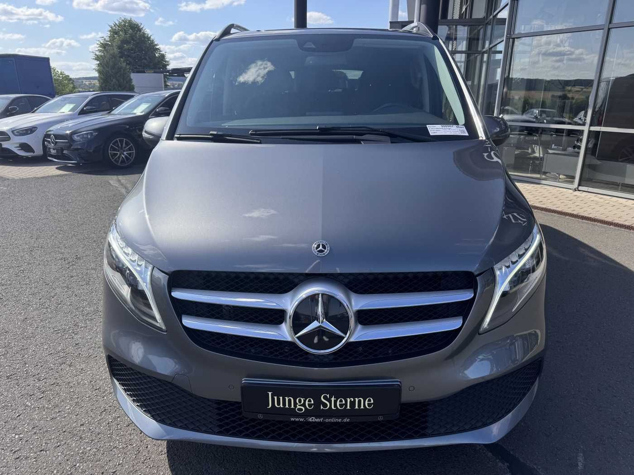 Mercedes-Benz V 220 d EDITION Liege-Paket AHK2,5 LED DAB MBUX - Kisbusz: 2 kép. Mercedes-Benz V 220 d EDITION Liege-Paket AHK2,5 LED DAB MBUX - Kisbusz: 2 kép.