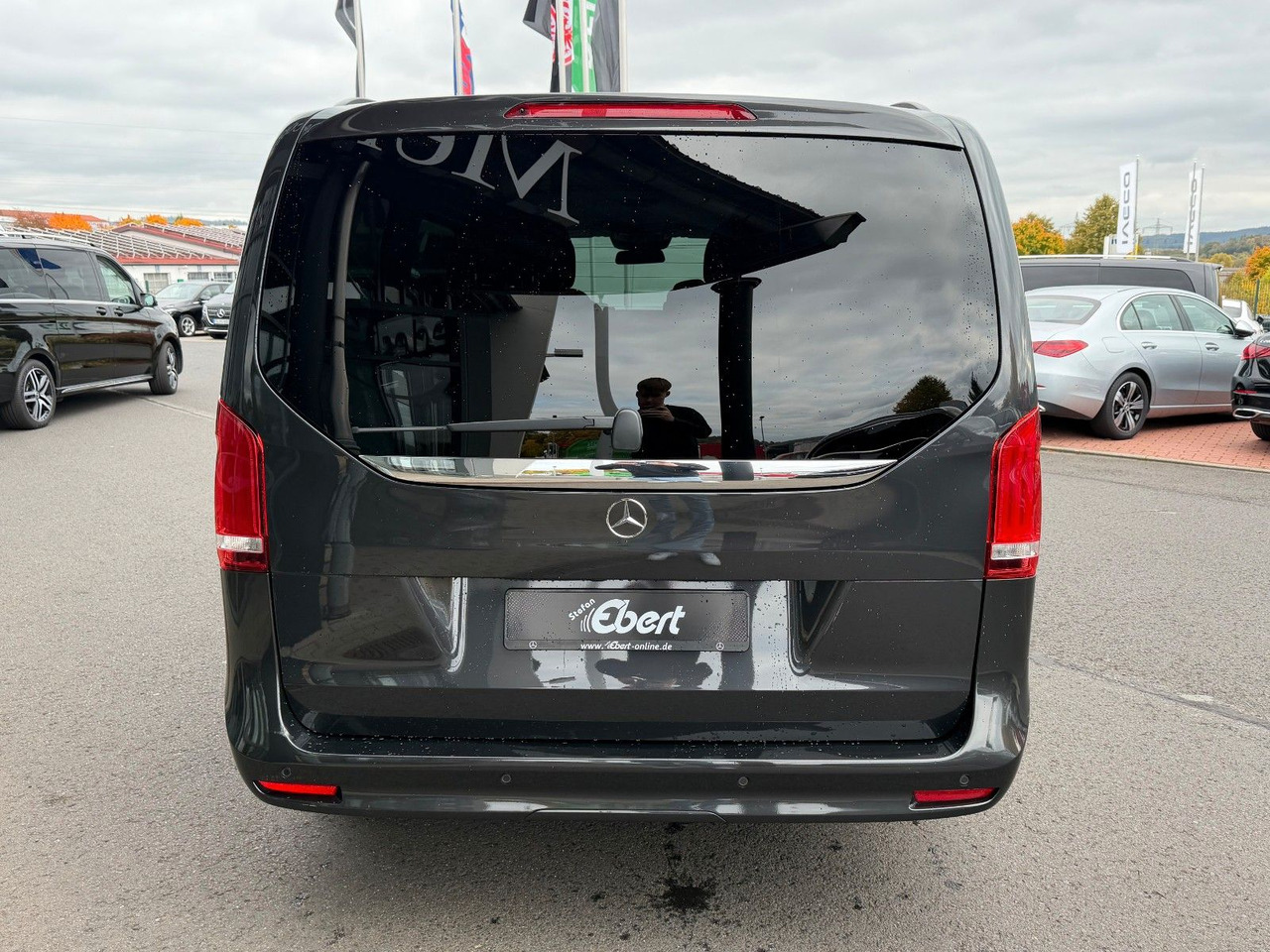 Mercedes-Benz V 250 AVANTGARDE ED AHK Tisch 6Sitze - Kisbusz: 5 kép. Mercedes-Benz V 250 AVANTGARDE ED AHK Tisch 6Sitze - Kisbusz: 5 kép.