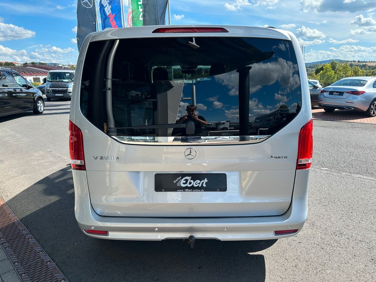 Mercedes-Benz V 250 EDITION 4MATIC Kompakt Liege-Paket AHK2,5t - Kombi: 5 kép. Mercedes-Benz V 250 EDITION 4MATIC Kompakt Liege-Paket AHK2,5t - Kombi: 5 kép.