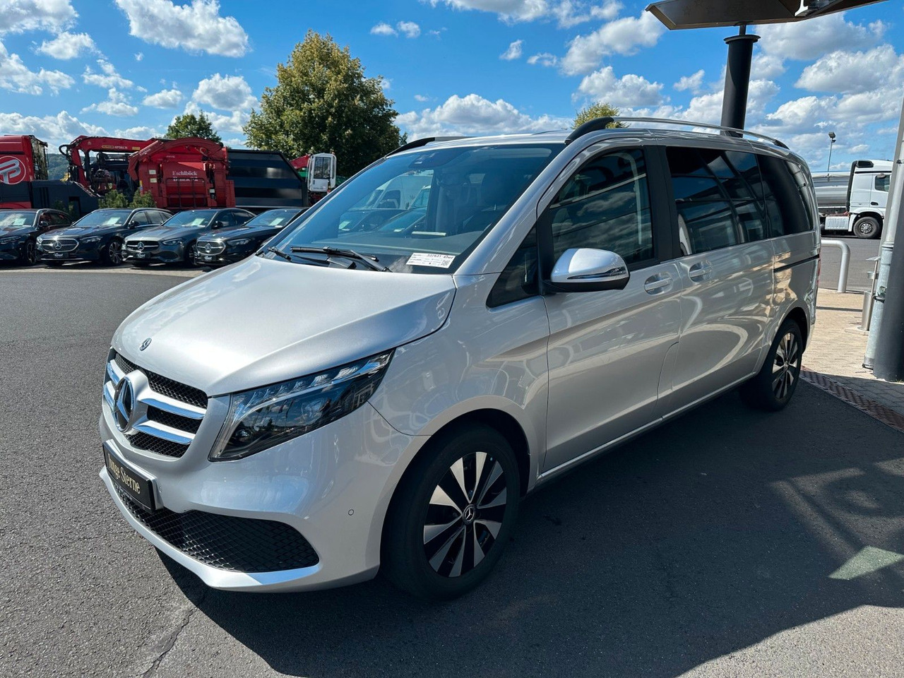 Mercedes-Benz V 250 EDITION 4MATIC Kompakt Liege-Paket AHK2,5t - Kombi: 3 kép. Mercedes-Benz V 250 EDITION 4MATIC Kompakt Liege-Paket AHK2,5t - Kombi: 3 kép.