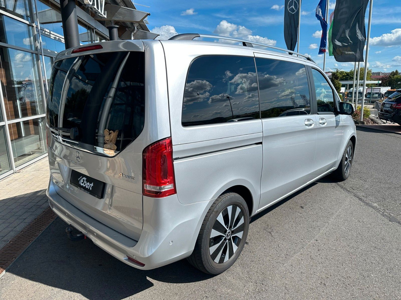 Mercedes-Benz V 250 EDITION 4MATIC Kompakt Liege-Paket AHK2,5t - Kisbusz: 4 kép. Mercedes-Benz V 250 EDITION 4MATIC Kompakt Liege-Paket AHK2,5t - Kisbusz: 4 kép.