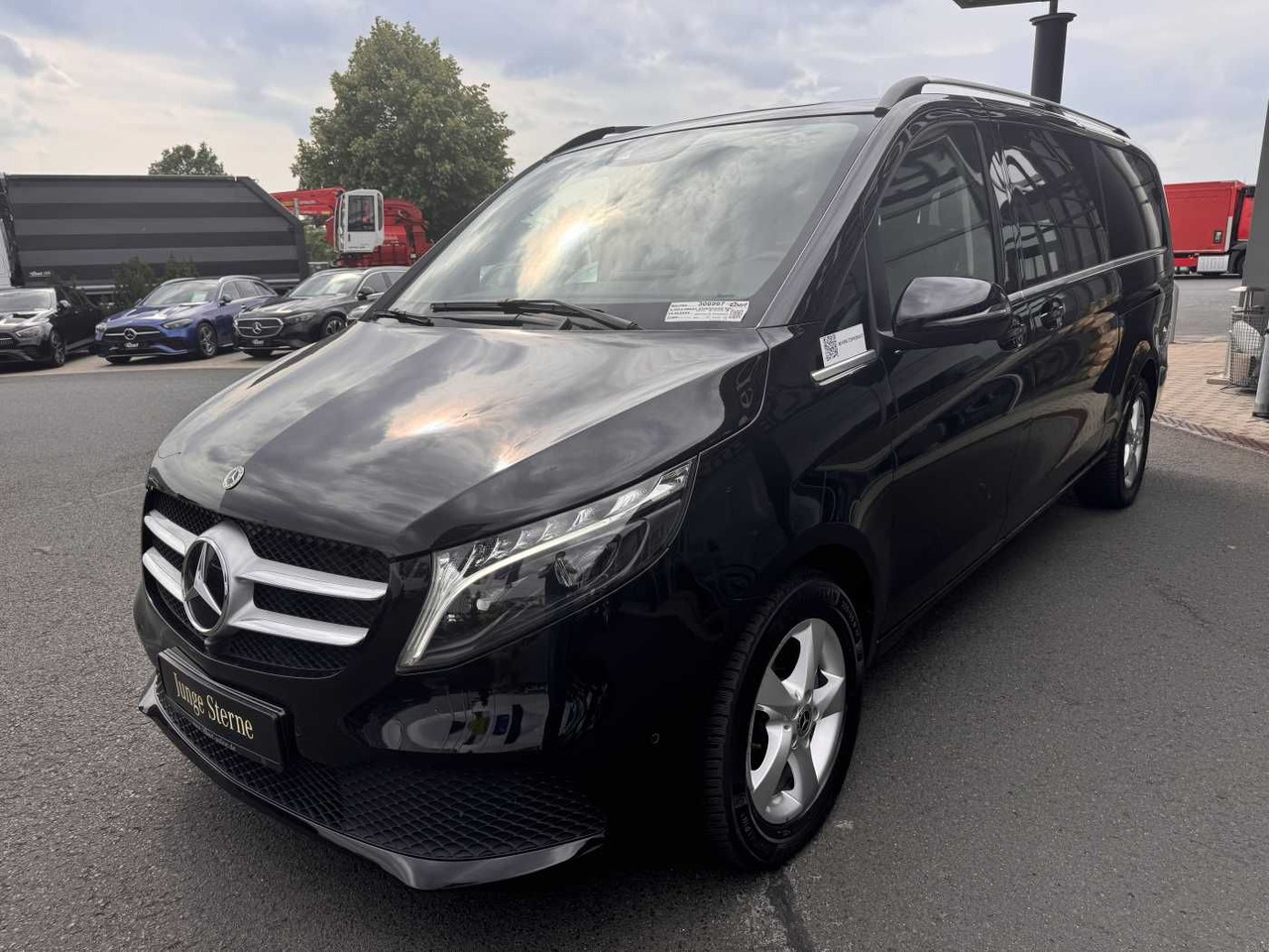 Mercedes-Benz V 300 d 4MATIC AVA 3430 AHK2,5 DISTRONIC 360 - Autó: 3 kép. Mercedes-Benz V 300 d 4MATIC AVA 3430 AHK2,5 DISTRONIC 360 - Autó: 3 kép.