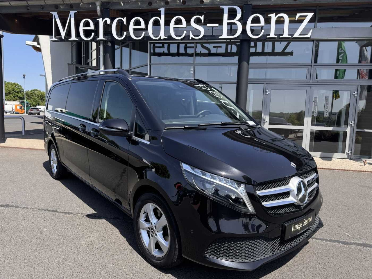 Mercedes-Benz V 300 d 4MATIC AVA 3430 AHK2,5 DISTRONIC 360 - Kisbusz: 1 kép. Mercedes-Benz V 300 d 4MATIC AVA 3430 AHK2,5 DISTRONIC 360 - Kisbusz: 1 kép.
