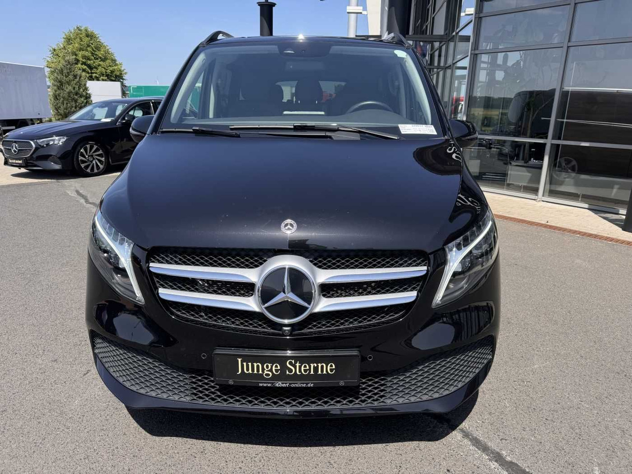 Mercedes-Benz V 300 d 4MATIC AVA 3430 AHK2,5 DISTRONIC 360 - Kisbusz: 2 kép. Mercedes-Benz V 300 d 4MATIC AVA 3430 AHK2,5 DISTRONIC 360 - Kisbusz: 2 kép.