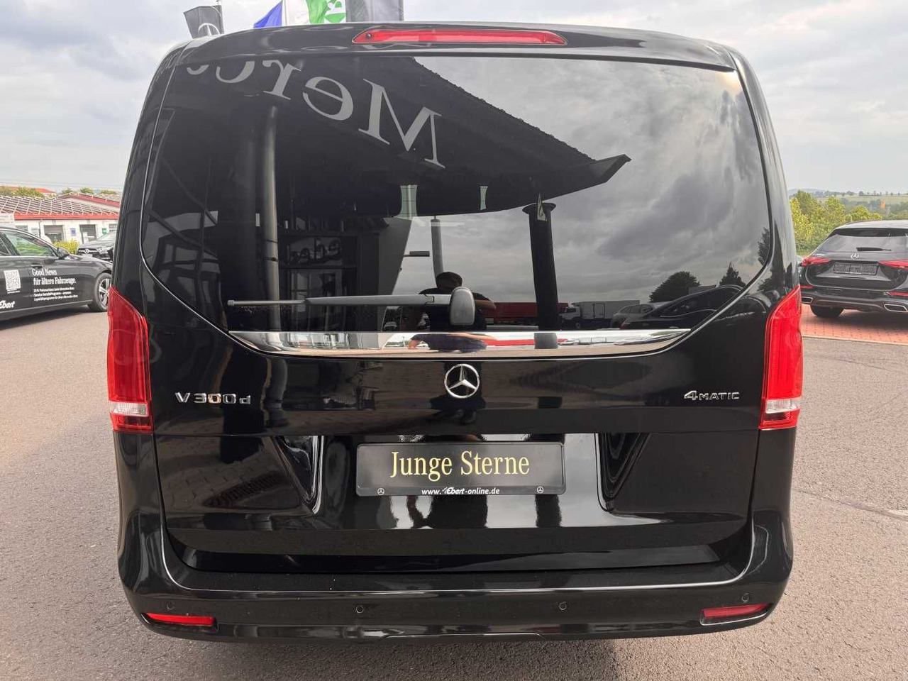 Mercedes-Benz V 300 d 4MATIC AVA 3430 AHK2,5 DISTRONIC 360 - Kisbusz: 5 kép. Mercedes-Benz V 300 d 4MATIC AVA 3430 AHK2,5 DISTRONIC 360 - Kisbusz: 5 kép.