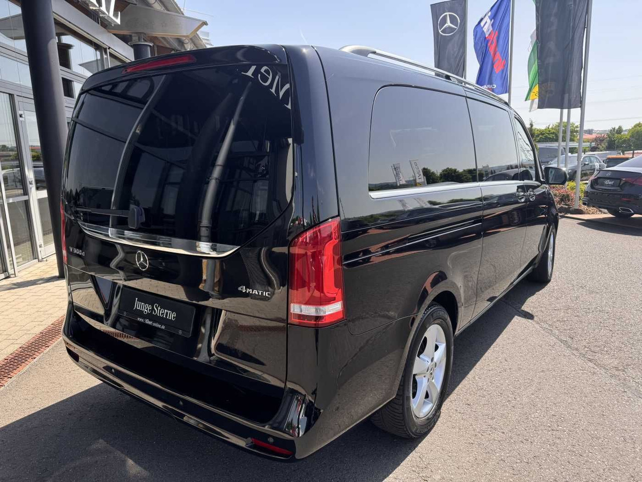 Mercedes-Benz V 300 d 4MATIC AVA 3430 AHK2,5 DISTRONIC 360 - Kisbusz: 4 kép. Mercedes-Benz V 300 d 4MATIC AVA 3430 AHK2,5 DISTRONIC 360 - Kisbusz: 4 kép.