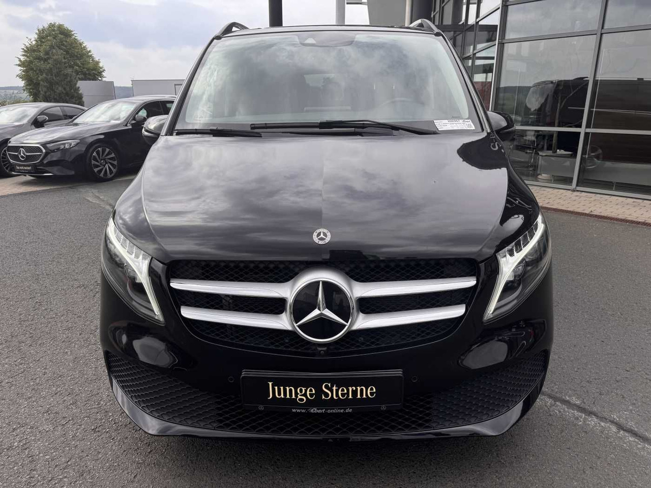 Mercedes-Benz V 300 d 4MATIC AVA 3430 AHK2,5 DISTRONIC 360 - Autó: 2 kép. Mercedes-Benz V 300 d 4MATIC AVA 3430 AHK2,5 DISTRONIC 360 - Autó: 2 kép.