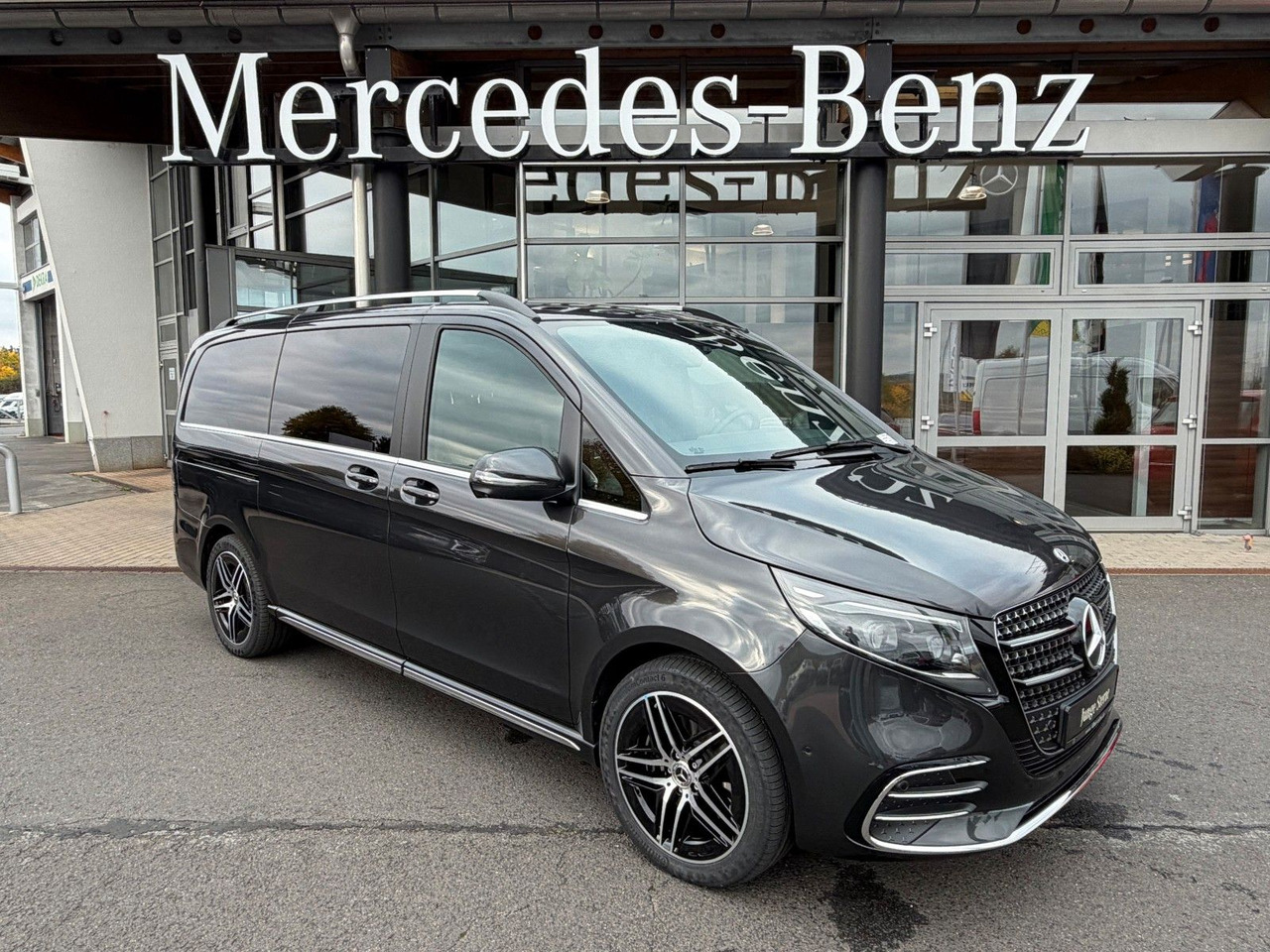 Mercedes-Benz V 300 d 4MATIC EXCLUSIVE AMG Panorama Standheiz - Kisbusz: 1 kép. Mercedes-Benz V 300 d 4MATIC EXCLUSIVE AMG Panorama Standheiz - Kisbusz: 1 kép.