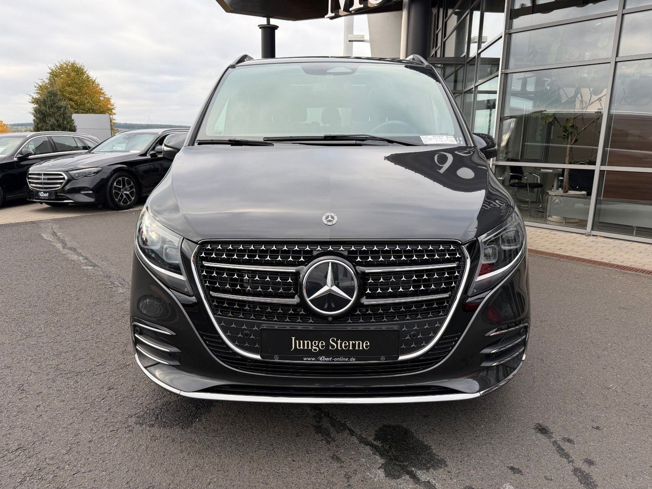 Mercedes-Benz V 300 d 4MATIC EXCLUSIVE AMG Panorama Standheiz - Kombi: 2 kép. Mercedes-Benz V 300 d 4MATIC EXCLUSIVE AMG Panorama Standheiz - Kombi: 2 kép.