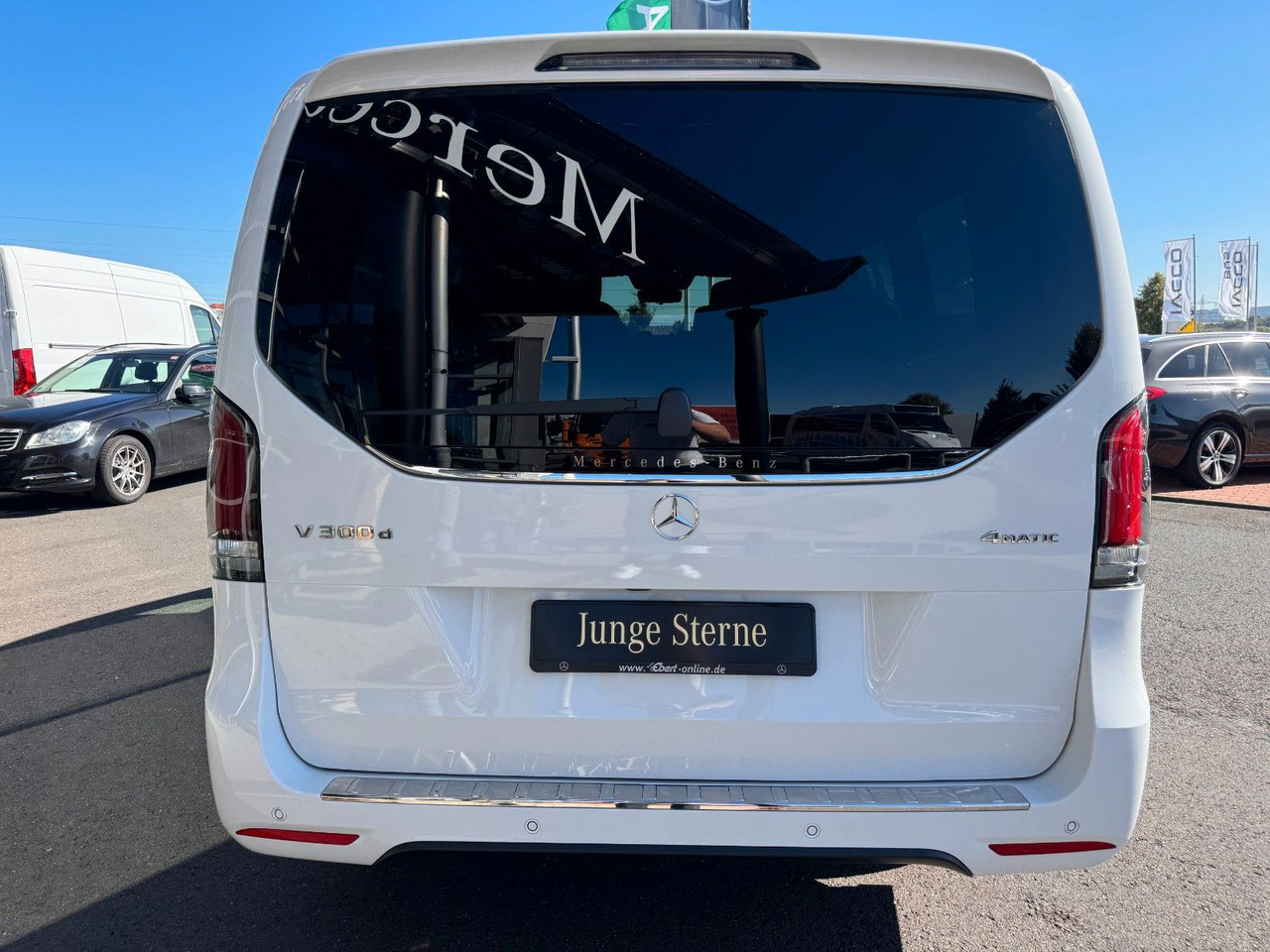 Mercedes-Benz V 300 d 4MATIC EXCLUSIVE AMG Tische AHK2,5to - Kombi: 5 kép. Mercedes-Benz V 300 d 4MATIC EXCLUSIVE AMG Tische AHK2,5to - Kombi: 5 kép.