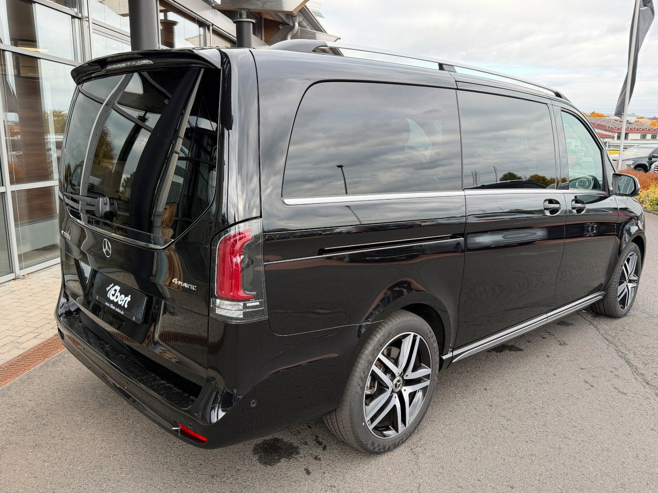 Mercedes-Benz V 300 d 4MATIC EXCLUSIVE Luxus-Sitze AHK2,5to - Kisbusz: 4 kép. Mercedes-Benz V 300 d 4MATIC EXCLUSIVE Luxus-Sitze AHK2,5to - Kisbusz: 4 kép.